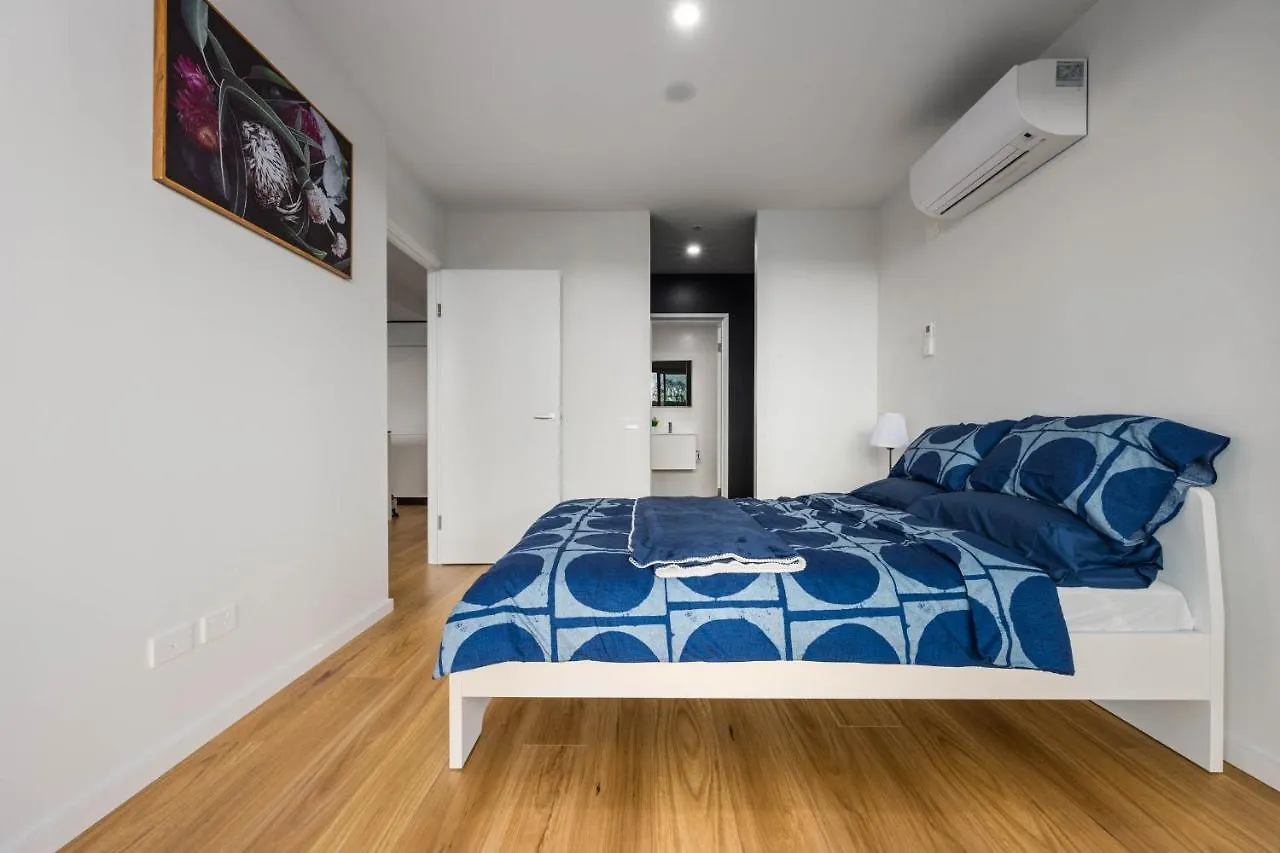 Spacious & Open 2 Bd 2Bth Unit In Canberra City