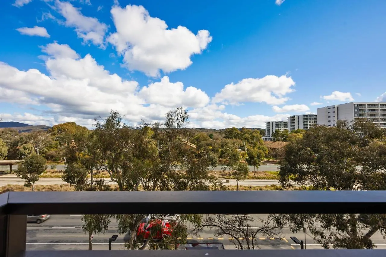 Spacious & Open 2 Bd 2Bth Unit In Canberra City 0*,