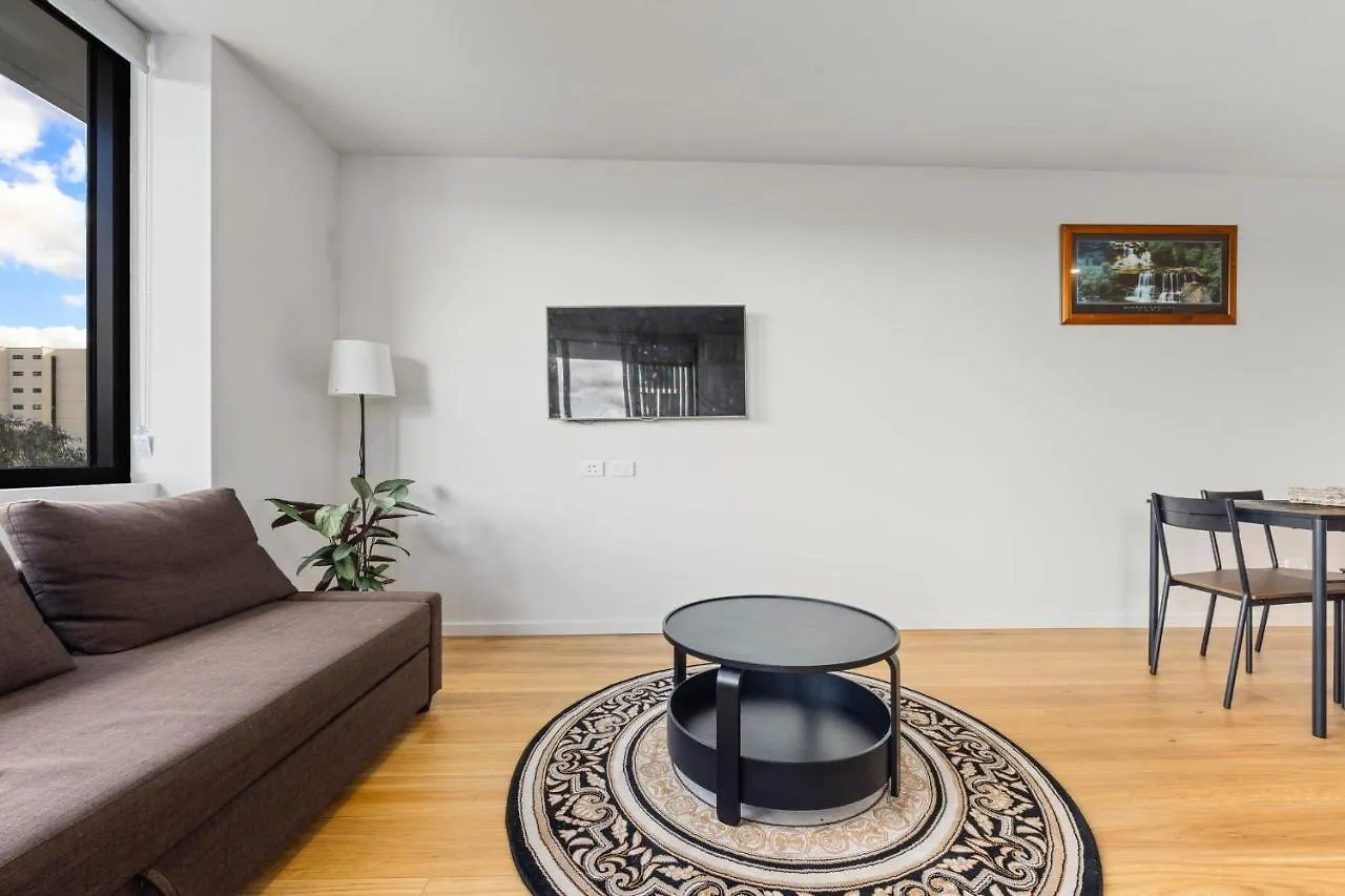 Spacious & Open 2 Bd 2Bth Unit In Canberra City