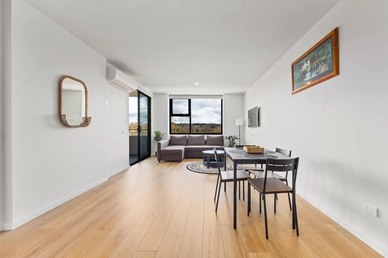 Spacious & Open 2 Bd 2Bth Unit In Canberra City